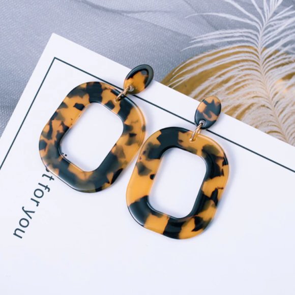 Jewelry - ✨HP✨Tortoise Shell Square Drop Earrings